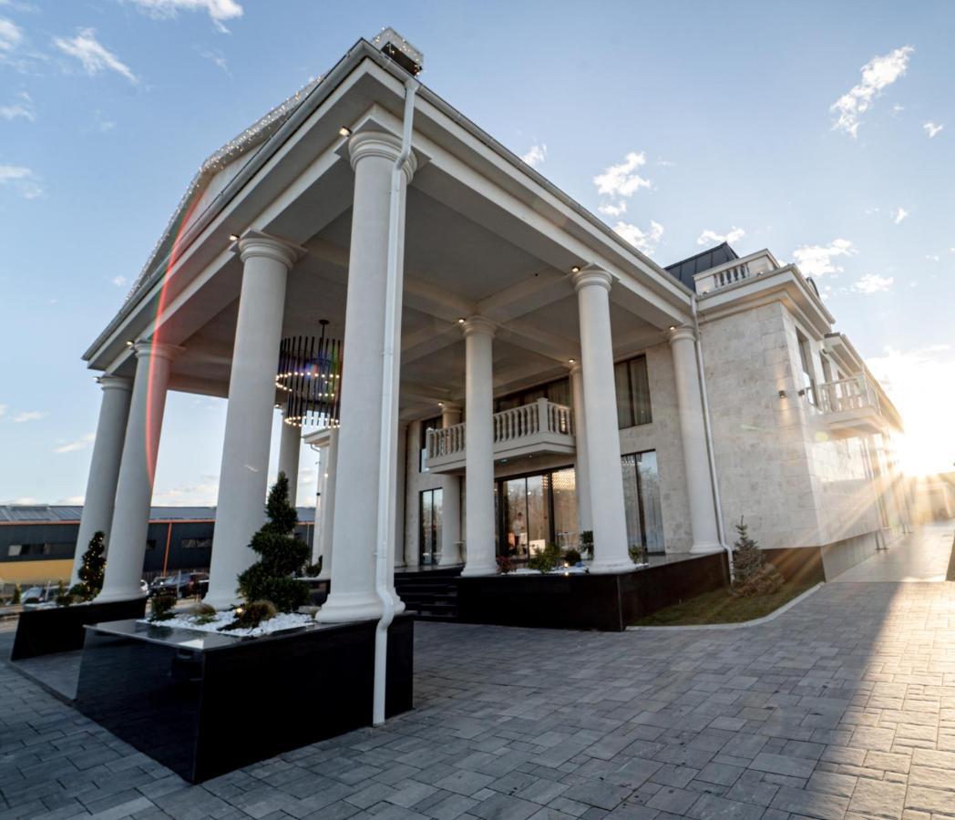 Hotel Caprice Complex Bacău Exterior foto